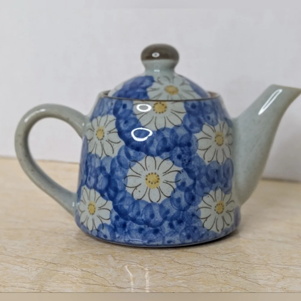 Vintage Ceramic Chinese Blue Daisy Floral Lidded Teapot Cottagecore